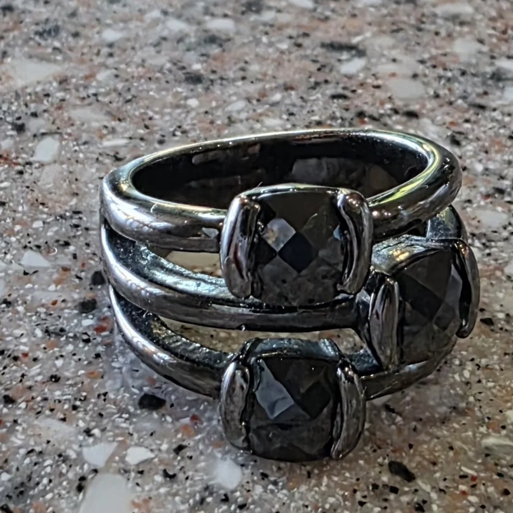 Gun Metal Band With Black Stone Ring Size 7.5 - Picture 1 of 3